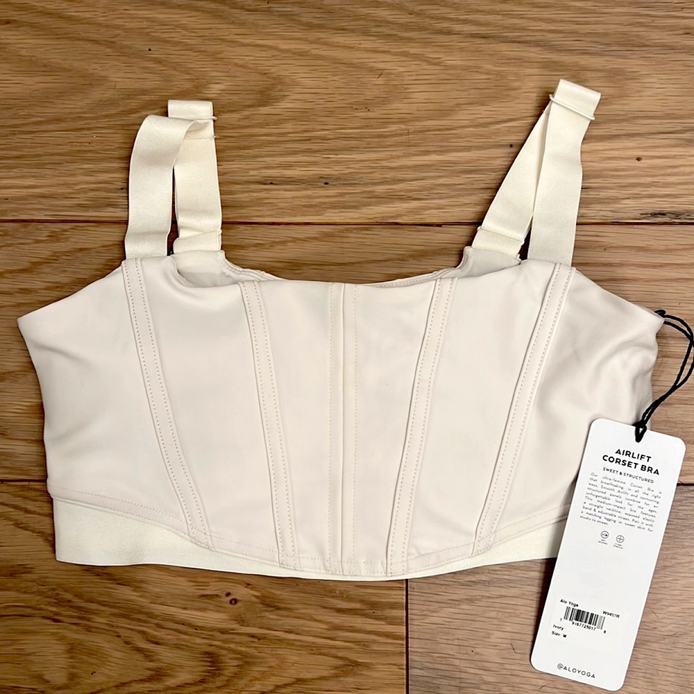 Alo airlift corset bra - size M. Ivory. Tags intact. Never worn.